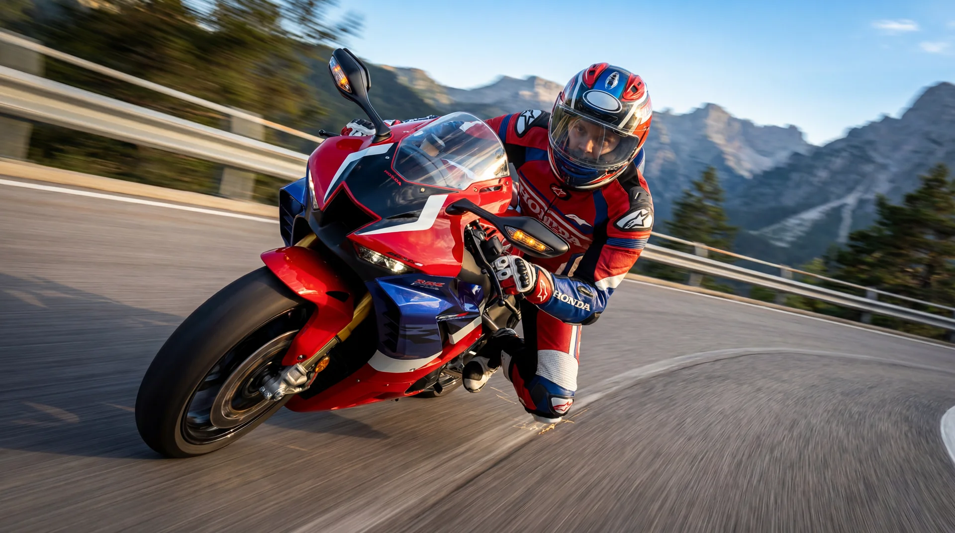 Motorista deportivo inclinando en curva con casco integral en carretera de montana con cielo reflejado en visera