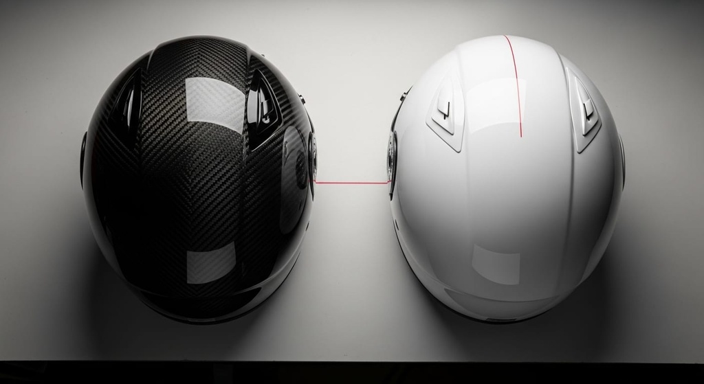 Cuánto pesa un casco integral premium vs uno de gama media