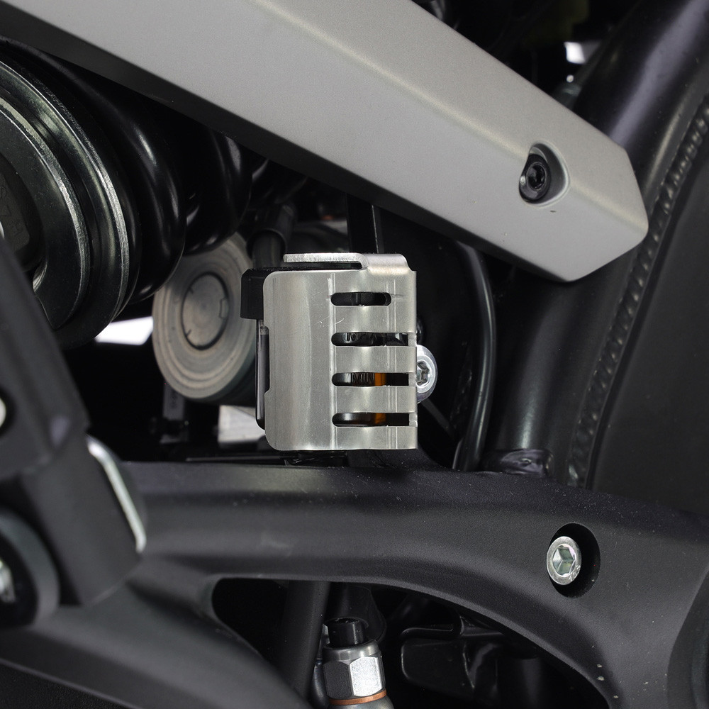 [2CP21800870014] Protector Deposito Liquido Freno Crosspro Aprilia Tuareg 22-25 / Rally BMW F750gs 16-22 Plat