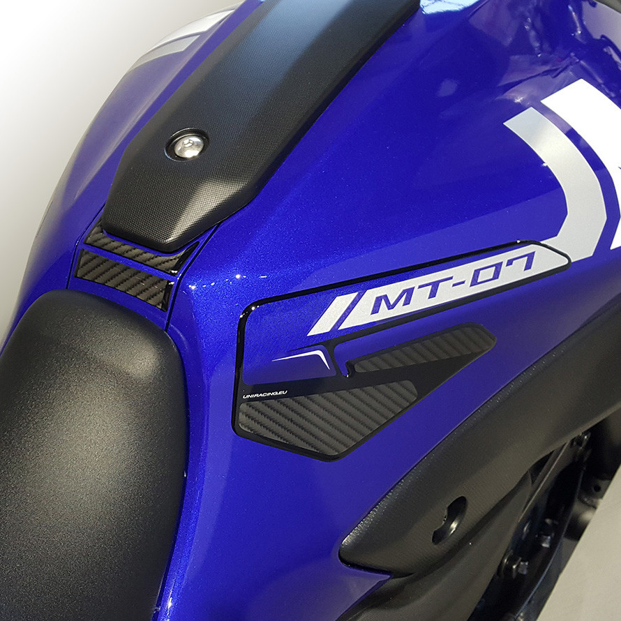 [K46025] Protector Adhesivo Uniracing Depósito Yamaha MT-07 14-17 Negro / Gris