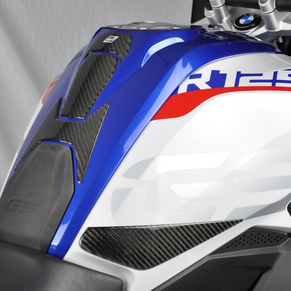 [K47360] Protector Adhesivo Uniracing Depósito BMW R1200GS 17-18 / BMW R1250GS 19-21 Carbono
